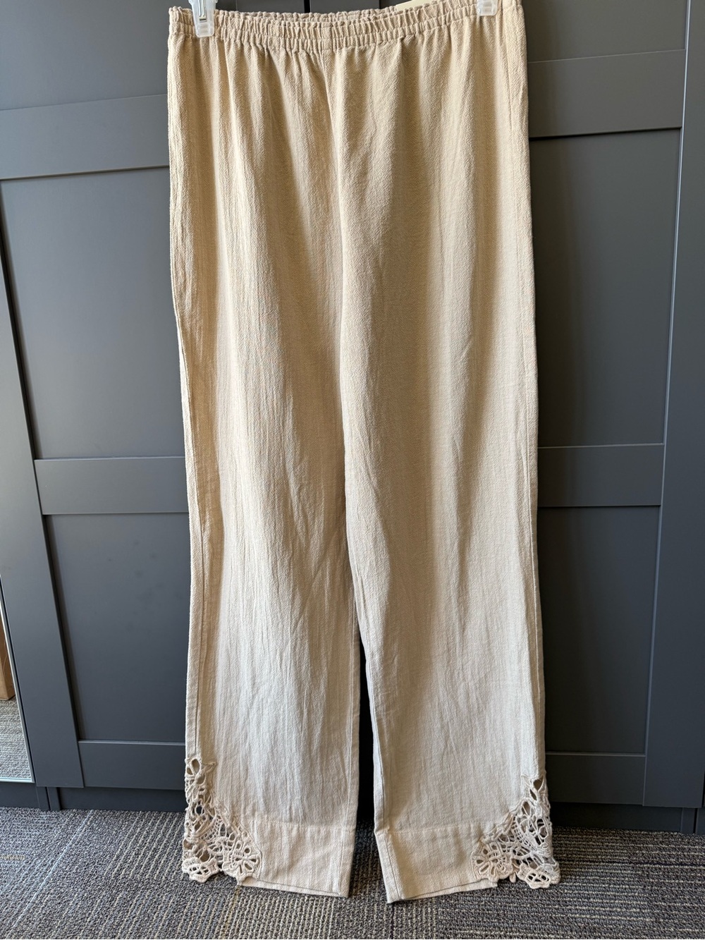 Soft Surroundings 10/12 Tall Creamy tan Wide-Leg Pants with Crochet Hem. NWOT